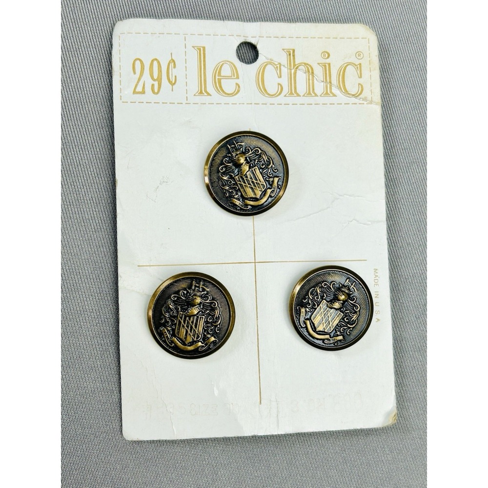 3 Vintage Le Chic Gold Tone‎ Shield Crest Metal Buttons On Card